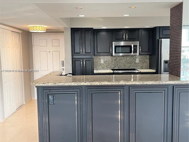 1000 Parkview Dr # 920, Hallandale Beach FL 33009