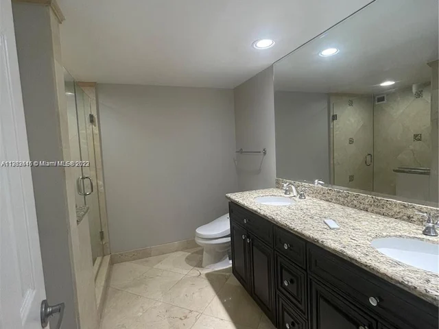 1000 Parkview Dr # 920, Hallandale Beach FL 33009