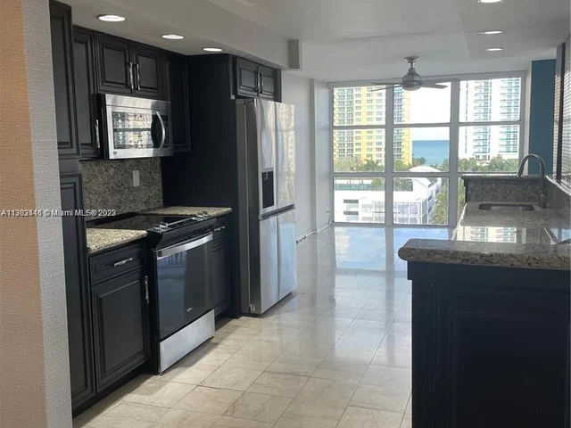 1000 Parkview Dr # 920, Hallandale Beach FL 33009