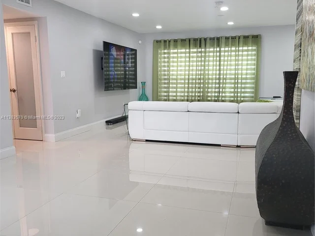 2922 NW 185th Ter, Miami Gardens FL 33056