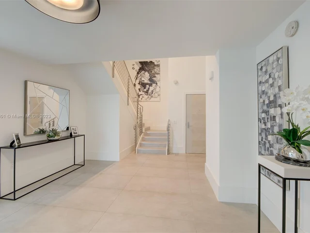 330 Sunny Isles Blvd # 502, Sunny Isles Beach FL 33160