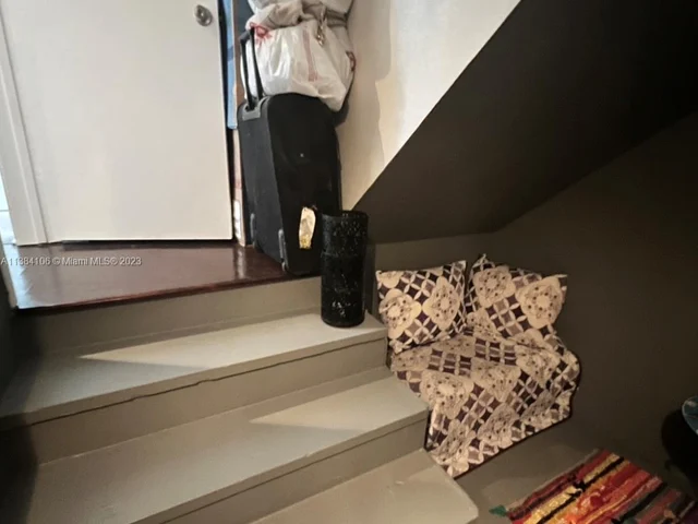 935 10th St # 1, Miami Beach FL 33139