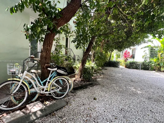 935 10th St # 1, Miami Beach FL 33139