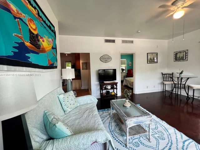 935 10th St # 1, Miami Beach FL 33139