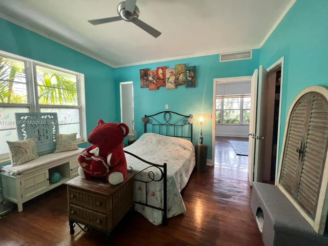 935 10th St # 1, Miami Beach FL 33139