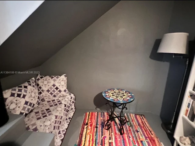 935 10th St # 1, Miami Beach FL 33139