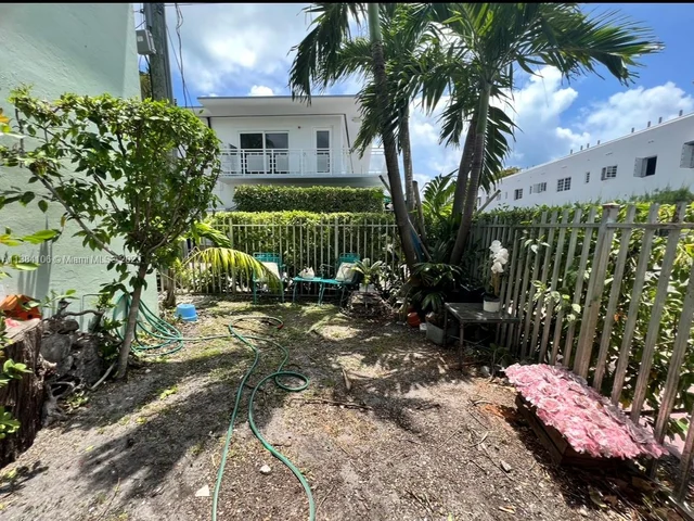 935 10th St # 1, Miami Beach FL 33139