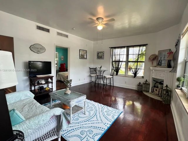 935 10th St # 1, Miami Beach FL 33139