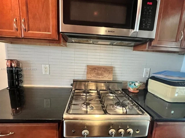 935 10th St # 1, Miami Beach FL 33139