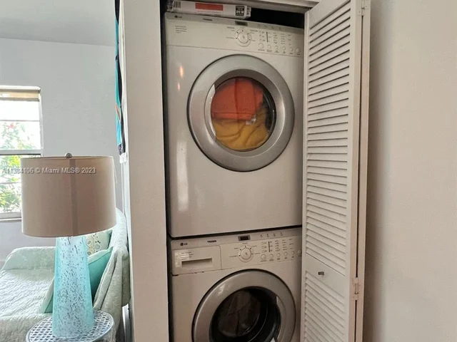 935 10th St # 1, Miami Beach FL 33139