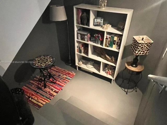 935 10th St # 1, Miami Beach FL 33139