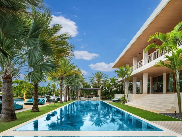 1510 W 25th St, Miami Beach FL 33140