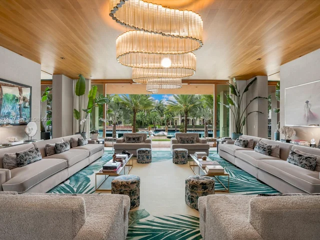 1510 W 25th St, Miami Beach FL 33140