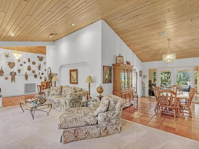 19505 SW 264th St, Homestead FL 33031