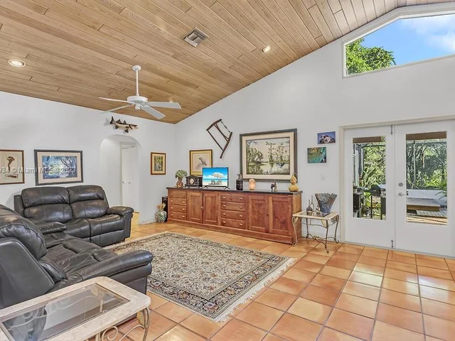 19505 SW 264th St, Homestead FL 33031