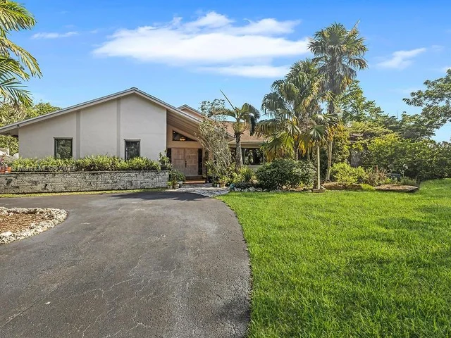 19505 SW 264th St, Homestead FL 33031