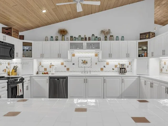 19505 SW 264th St, Homestead FL 33031