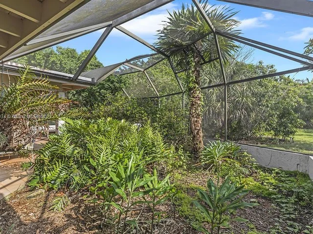 19505 SW 264th St, Homestead FL 33031