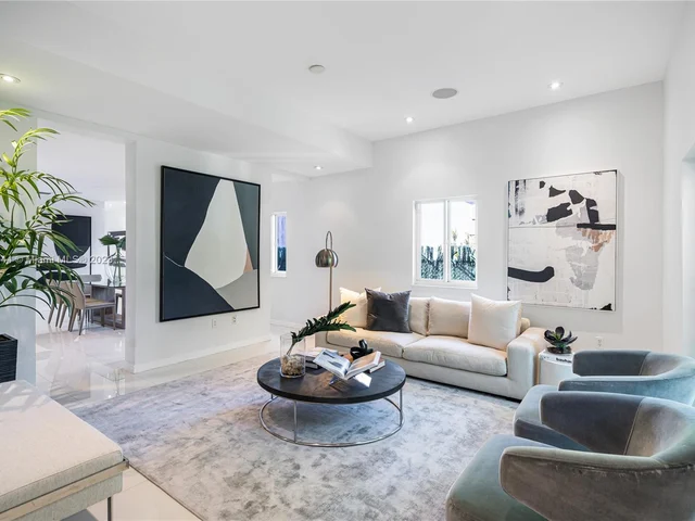 4415 N Bay Rd, Miami Beach FL 33140