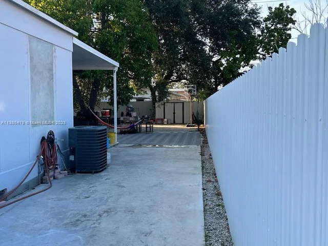 367 E 4th St, Hialeah FL 33010