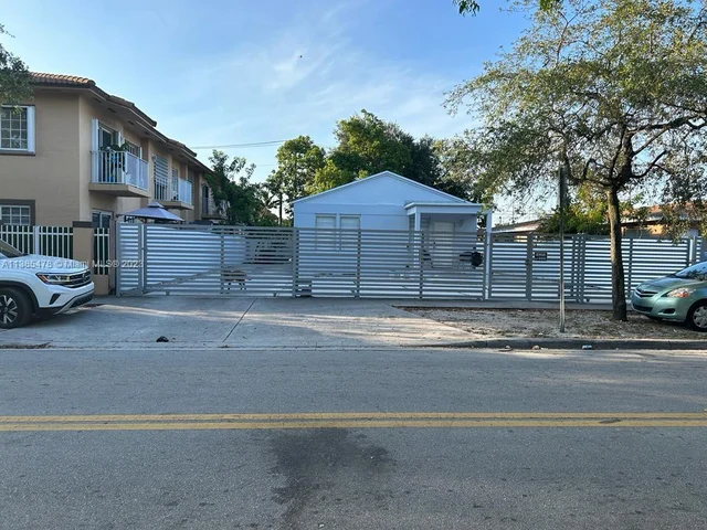 367 E 4th St, Hialeah FL 33010