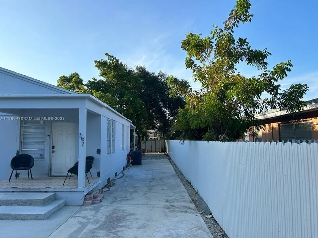 367 E 4th St, Hialeah FL 33010