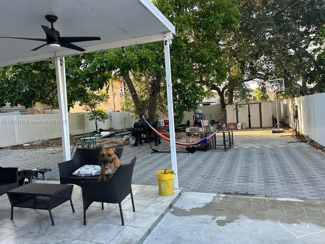 367 E 4th St, Hialeah FL 33010