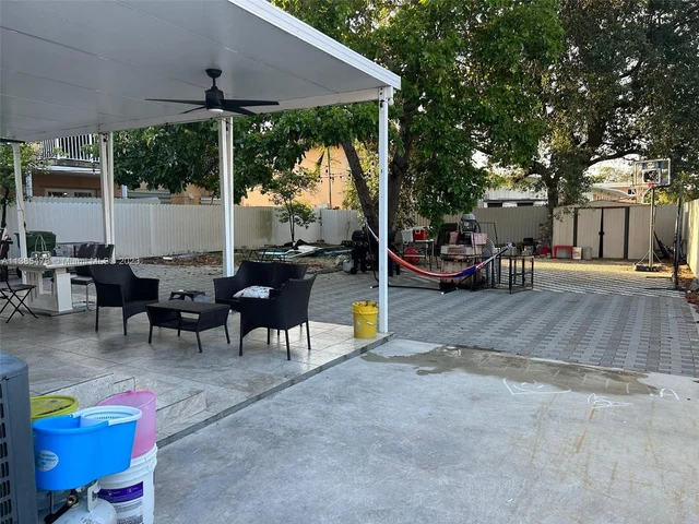 367 E 4th St, Hialeah FL 33010