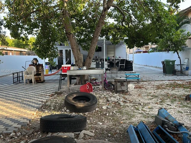 367 E 4th St, Hialeah FL 33010