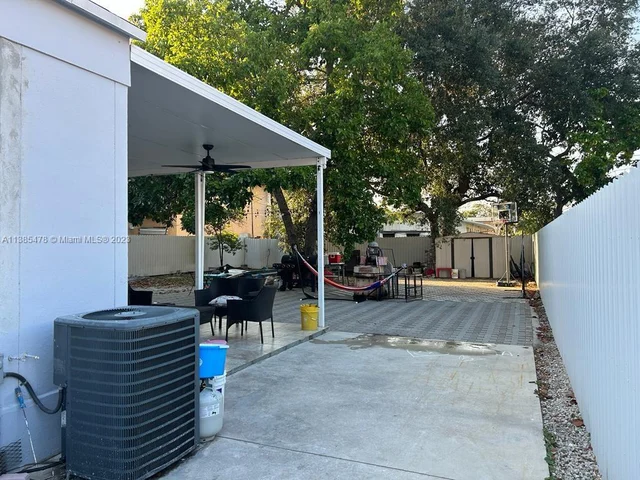 367 E 4th St, Hialeah FL 33010