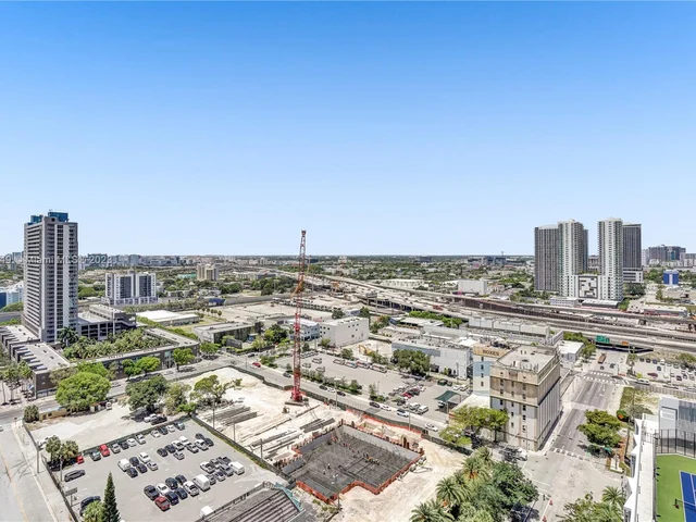 851 NE 1st Ave # 1802, Miami FL 33132