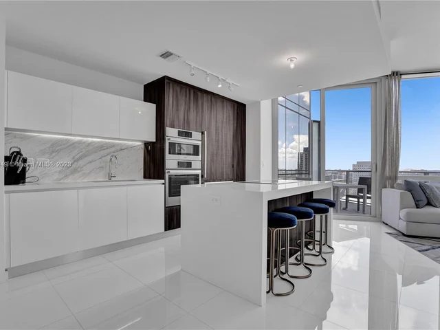 851 NE 1st Ave # 1802, Miami FL 33132