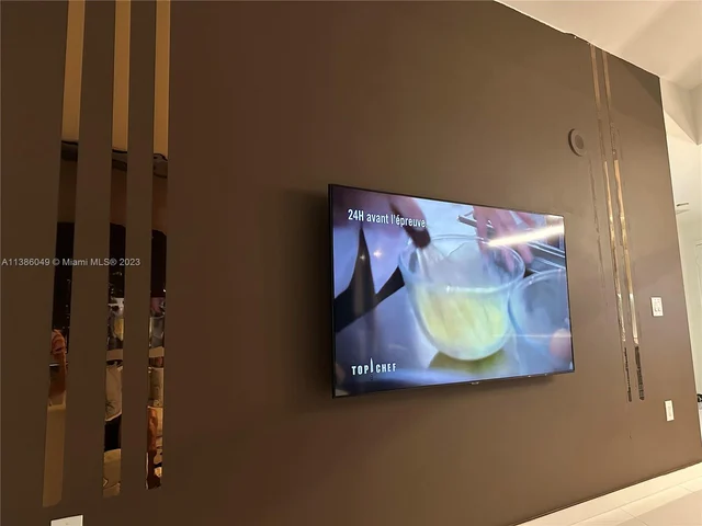 851 NE 1st Ave # 1802, Miami FL 33132