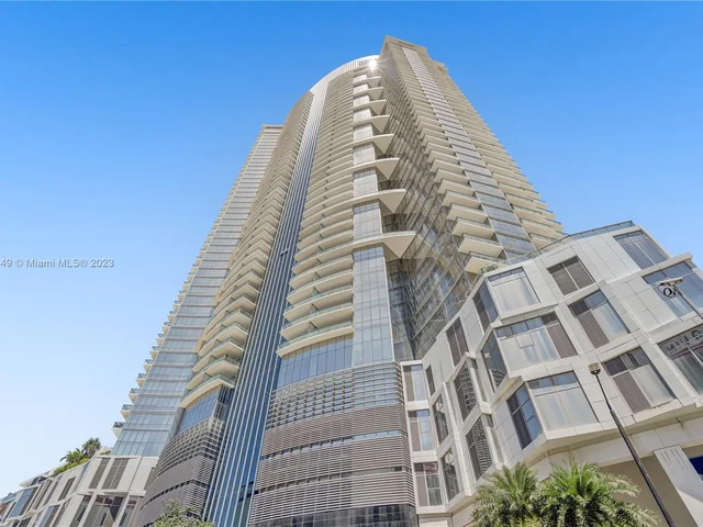 851 NE 1st Ave # 1802, Miami FL 33132