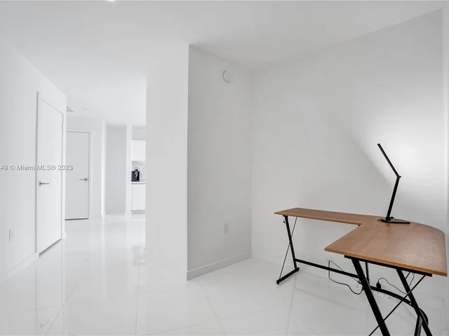 851 NE 1st Ave # 1802, Miami FL 33132