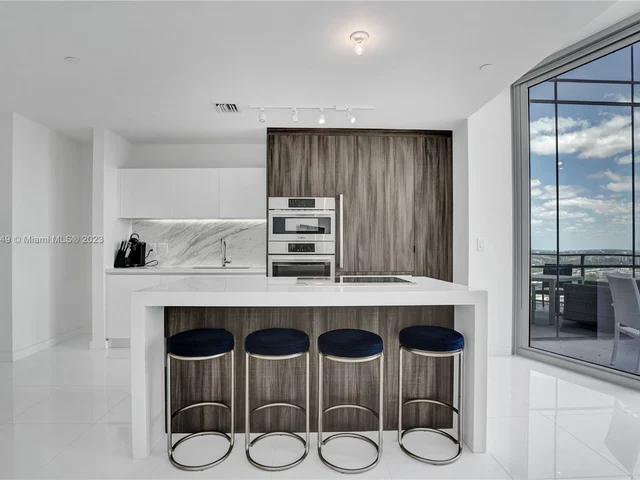 851 NE 1st Ave # 1802, Miami FL 33132