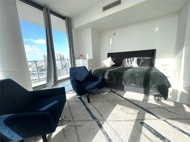 851 NE 1st Ave # 1802, Miami FL 33132