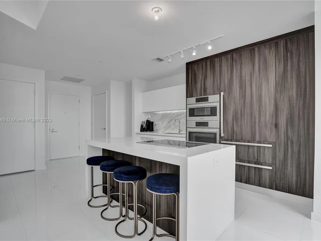 851 NE 1st Ave # 1802, Miami FL 33132