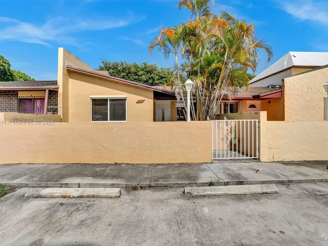 19321 NW 53rd Ct, Miami Gardens FL 33055