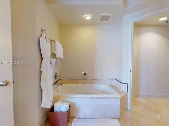 18001 Collins Ave # 2415, Sunny Isles Beach FL 33160