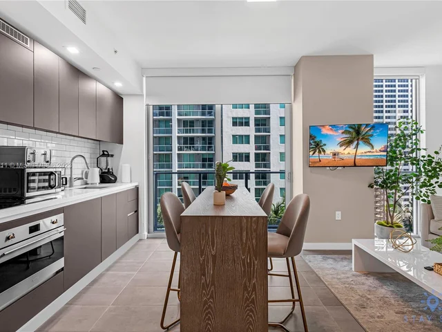 227 NE 2nd St # 1512, Miami FL 33132