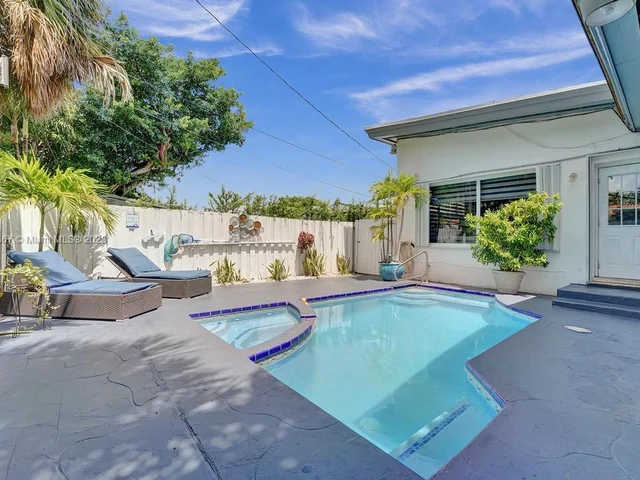 1750 71st St, Miami Beach FL 33141