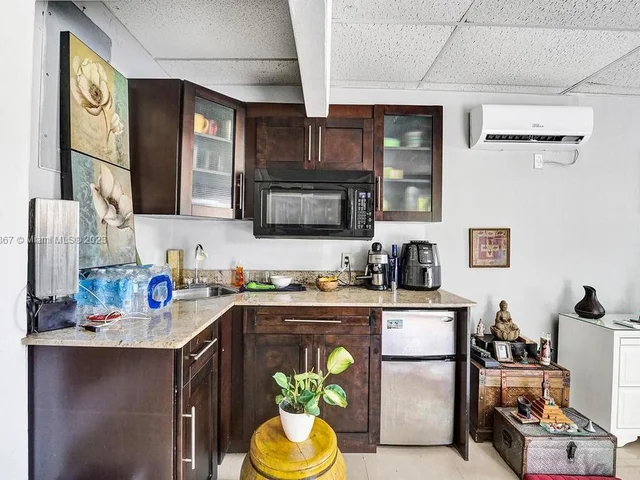 1750 71st St, Miami Beach FL 33141