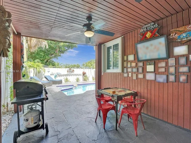 1750 71st St, Miami Beach FL 33141