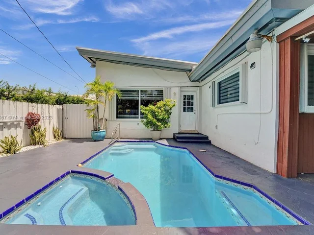 1750 71st St, Miami Beach FL 33141