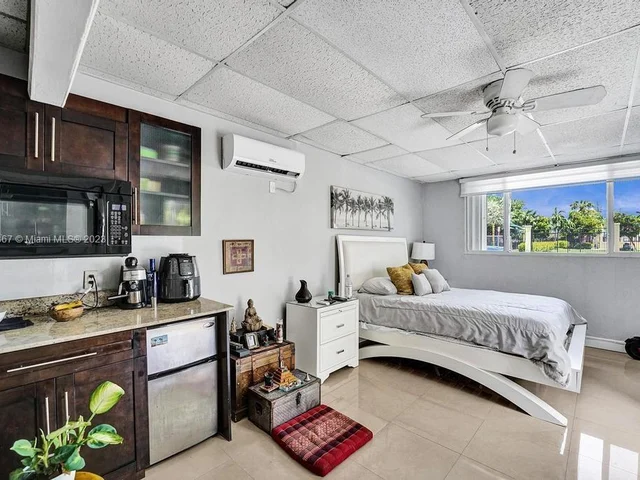 1750 71st St, Miami Beach FL 33141