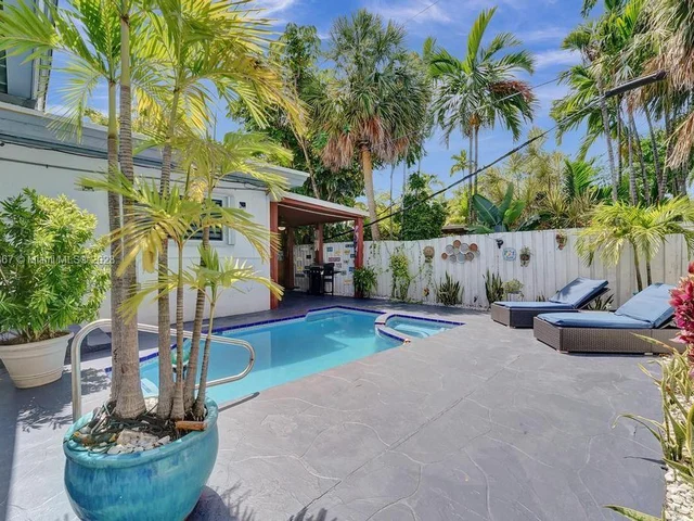 1750 71st St, Miami Beach FL 33141