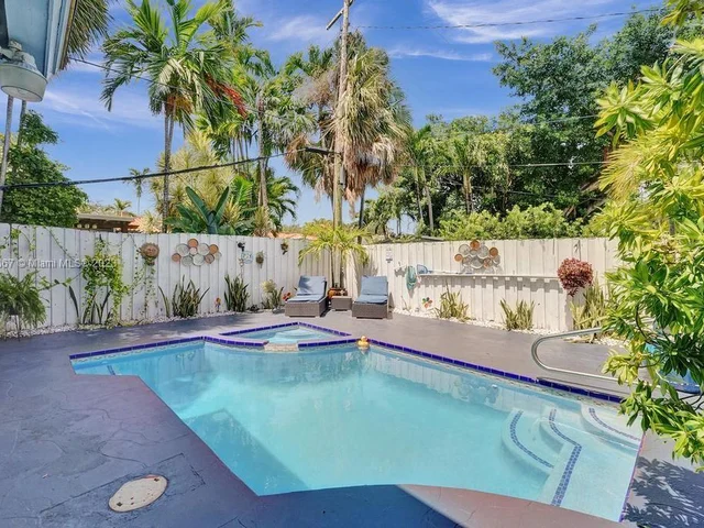 1750 71st St, Miami Beach FL 33141