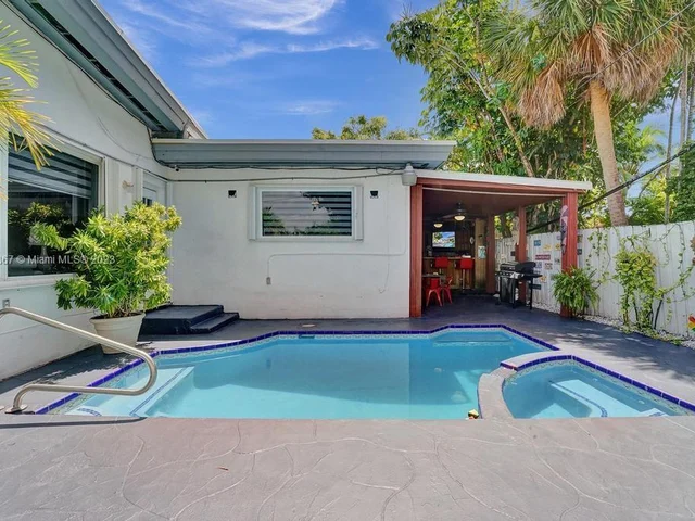 1750 71st St, Miami Beach FL 33141