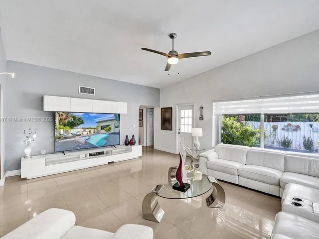 1750 71st St, Miami Beach FL 33141